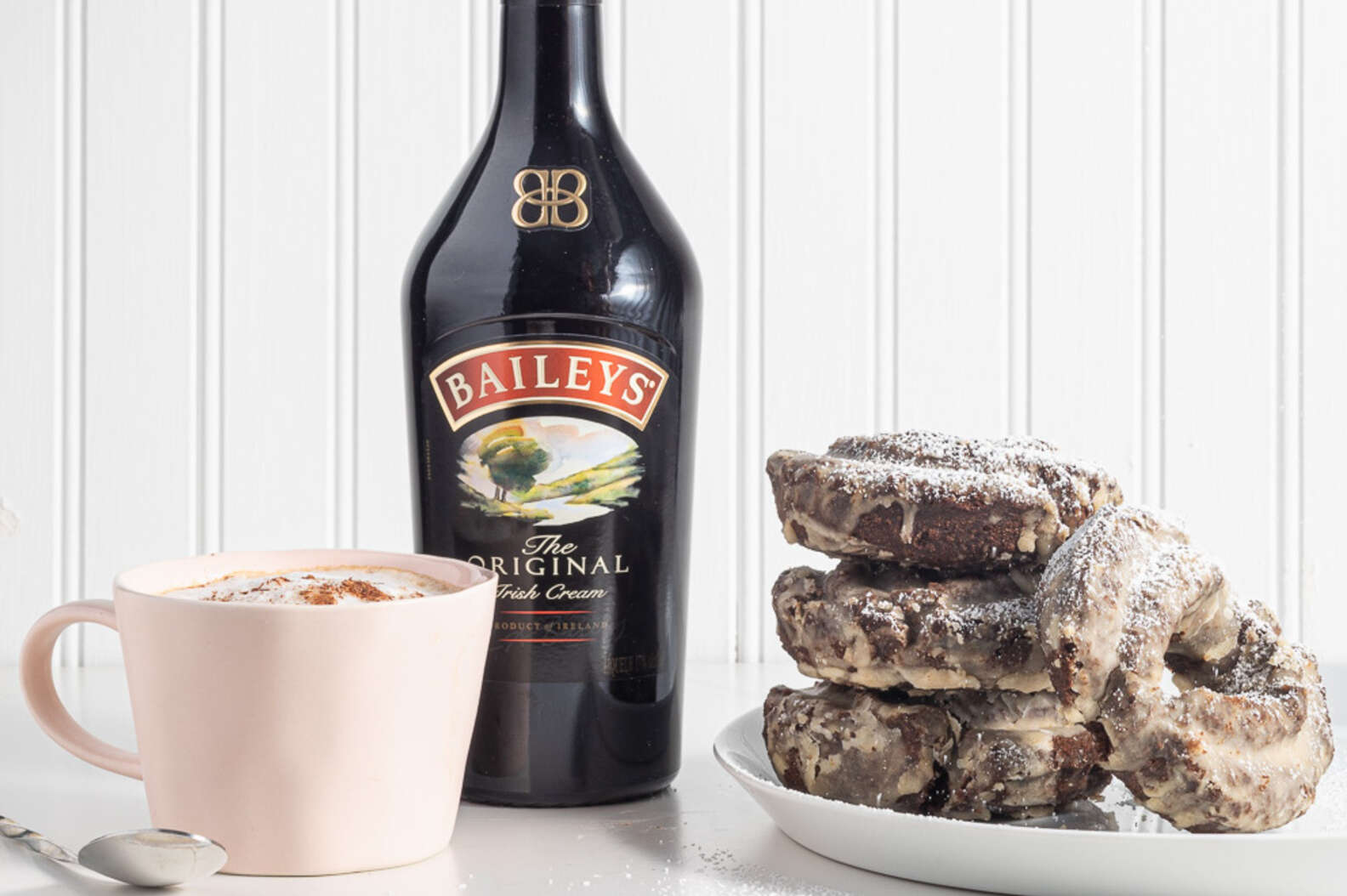 SEASON'S TREATINGS: BAILEYS ORIGINAL IRISH CREAM LIQUEUR BRINGS HOLIDAY  SPIRIT TO THE MOST WONDERFUL (AND DELICIOUS) TIME OF THE YEAR